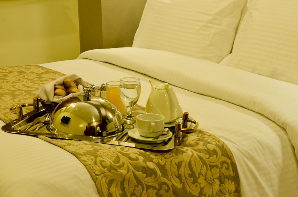 Pghi Hotel Кесон-Сіті Екстер'єр фото