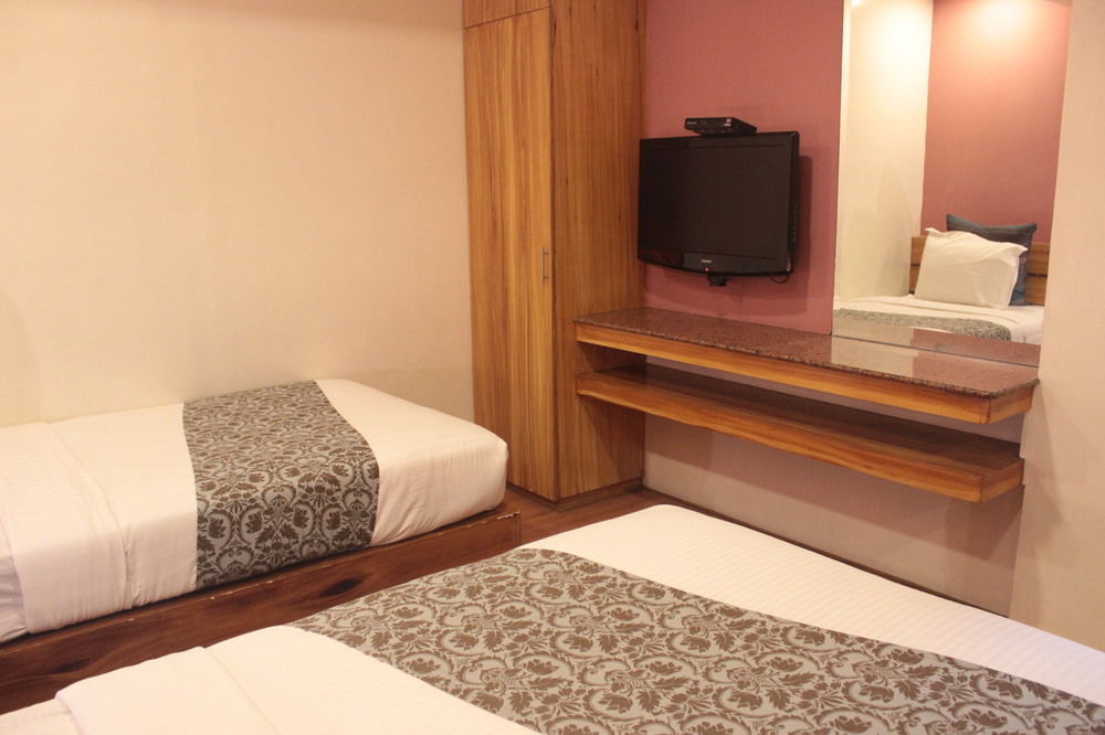 Pghi Hotel Кесон-Сіті Екстер'єр фото