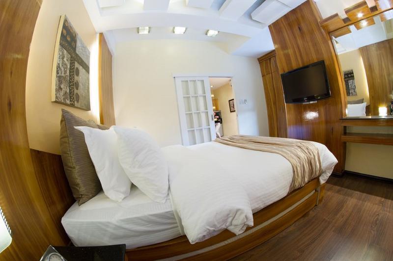 Pghi Hotel Кесон-Сіті Екстер'єр фото